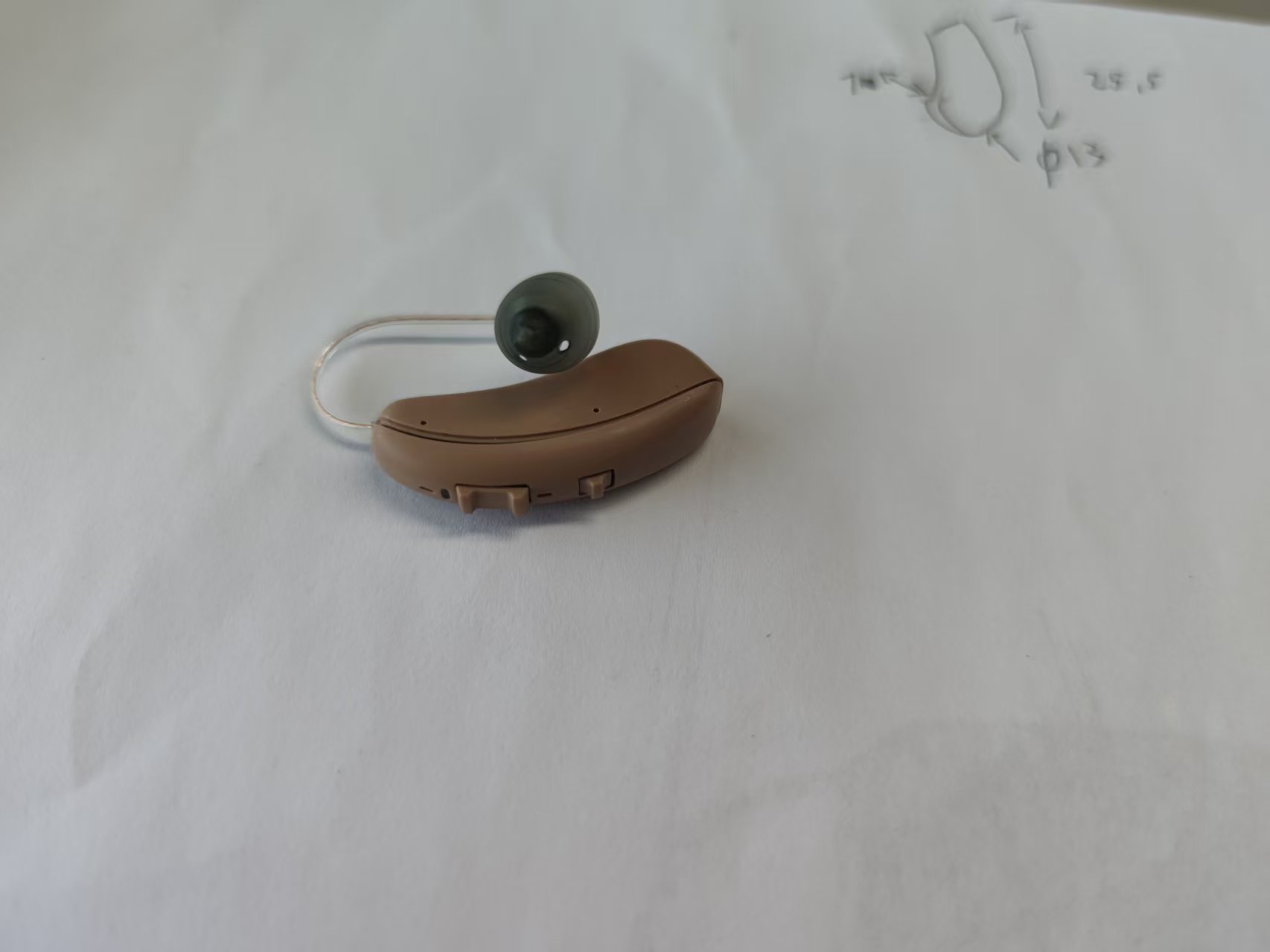 初代助听器结构样品 / 整体侧视与连接线